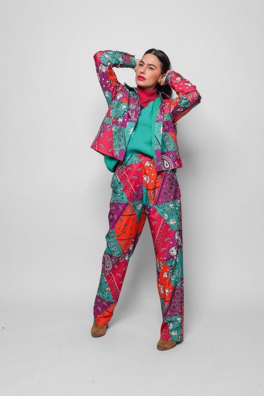 Suéter Pantone Lolina WILD AND FREE 2