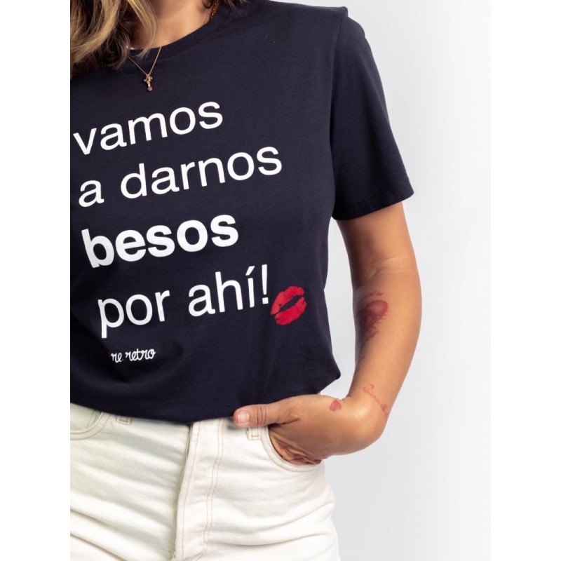 ▷ Camiseta Aire Retro Unisex Vamos a darnos besos| Sopotey